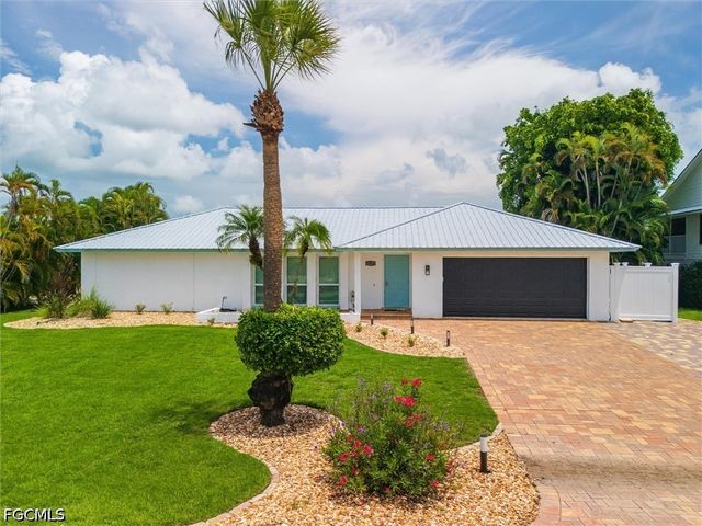 1477 Albatross RD, Sanibel, FL 33957