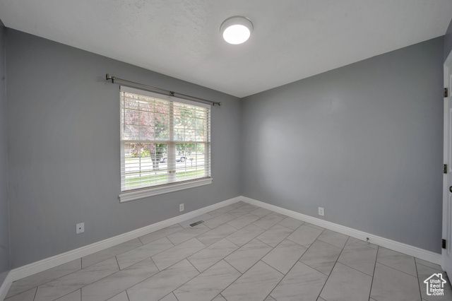 665 E HOWARD DR, Sandy, UT 84070