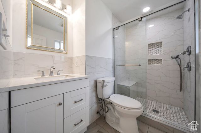 665 E HOWARD DR, Sandy, UT 84070