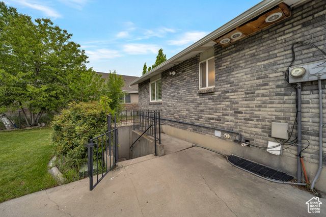 665 E HOWARD DR, Sandy, UT 84070