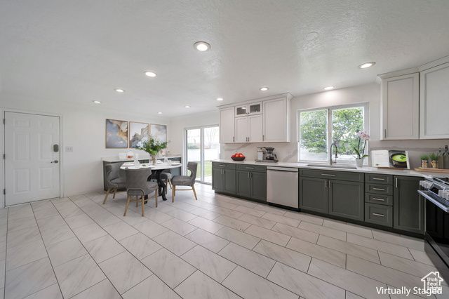 665 E HOWARD DR, Sandy, UT 84070