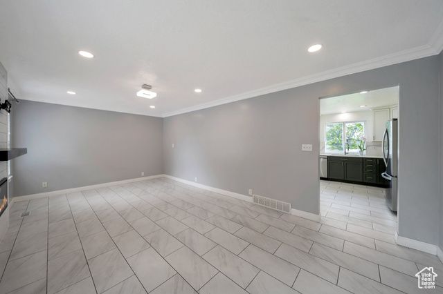 665 E HOWARD DR, Sandy, UT 84070