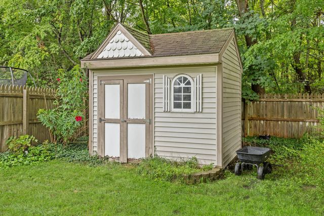 1106 Brookway Court, Norton Shores, MI 49441