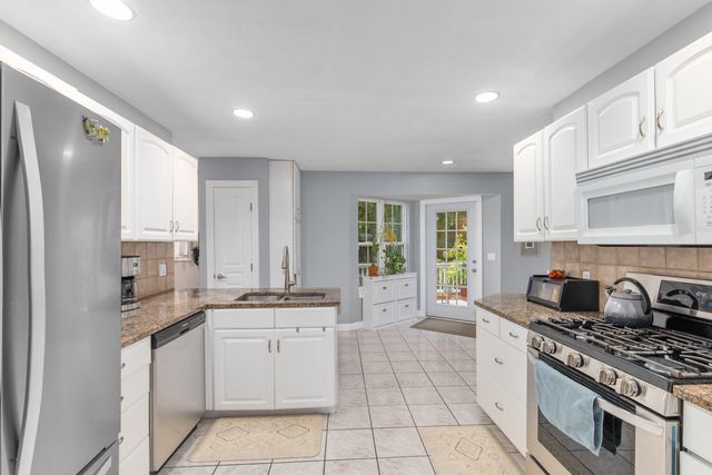 1106 Brookway Court, Norton Shores, MI 49441