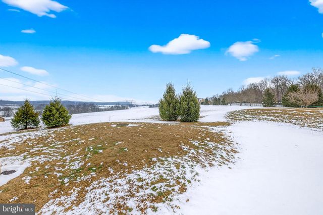 2639 SHUMAKER RD, Manheim, PA 17545