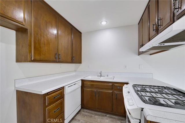 16721 Bartlett 3, Huntington Beach, CA 92647