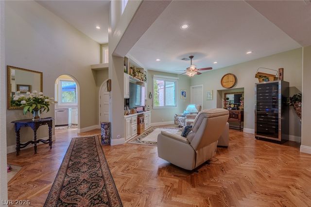 8215 Round Hills Circle, Las Vegas, NV 89113