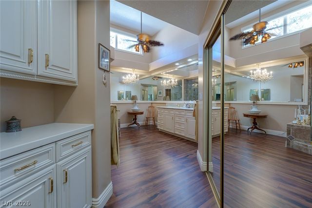 8215 Round Hills Circle, Las Vegas, NV 89113