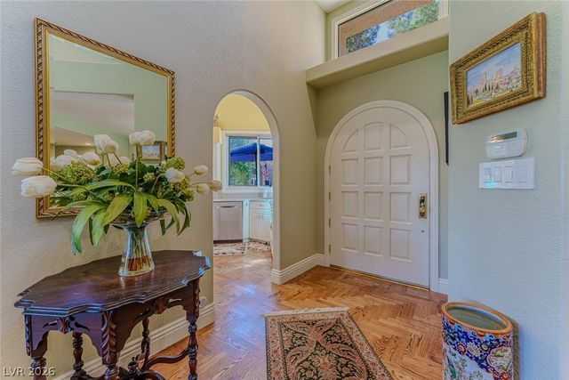 8215 Round Hills Circle, Las Vegas, NV 89113