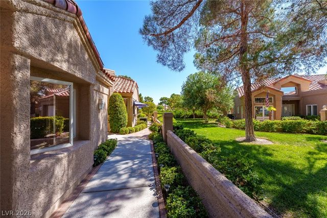 8215 Round Hills Circle, Las Vegas, NV 89113