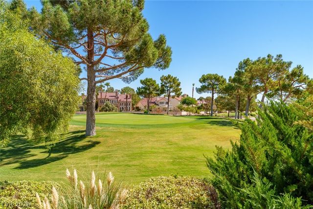 8215 Round Hills Circle, Las Vegas, NV 89113