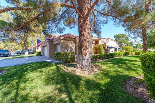 8215 Round Hills Circle, Las Vegas, NV 89113