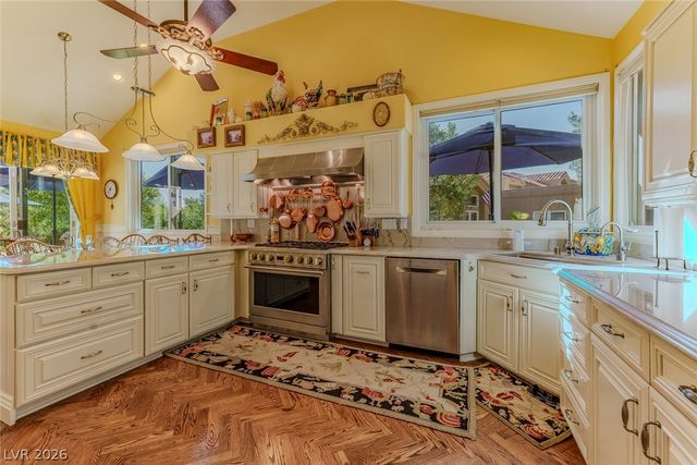 8215 Round Hills Circle, Las Vegas, NV 89113