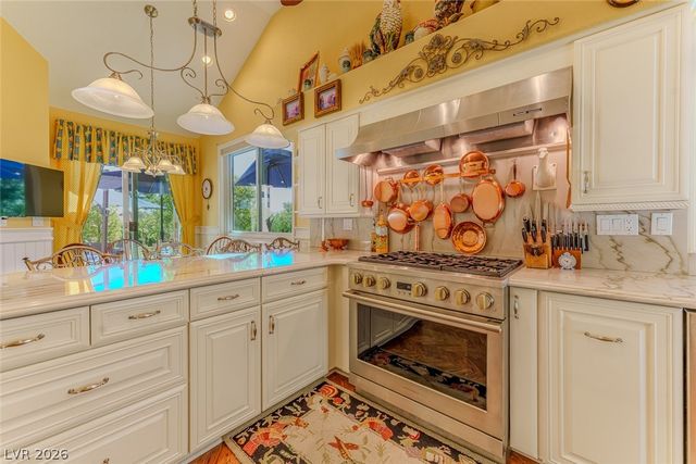 8215 Round Hills Circle, Las Vegas, NV 89113