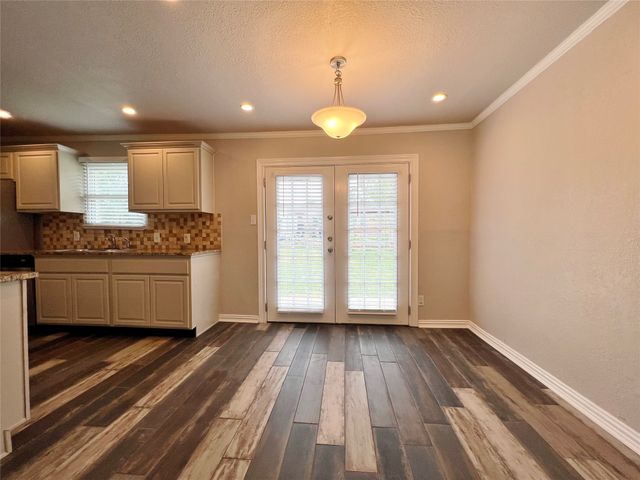 1617 Edge Hill Road, Benbrook, TX 76126