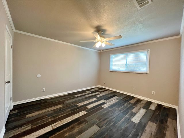 1617 Edge Hill Road, Benbrook, TX 76126