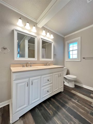 1617 Edge Hill Road, Benbrook, TX 76126