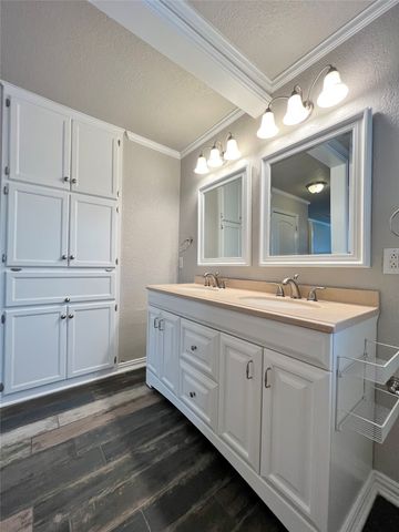 1617 Edge Hill Road, Benbrook, TX 76126