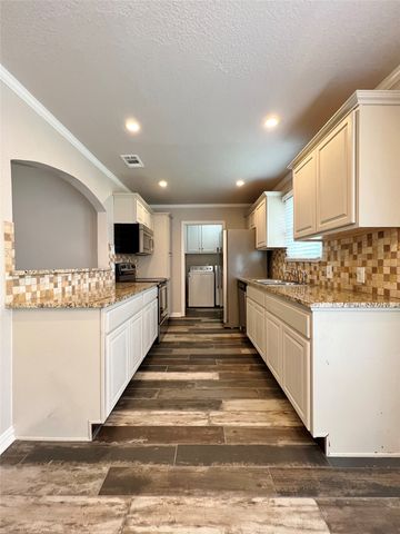 1617 Edge Hill Road, Benbrook, TX 76126