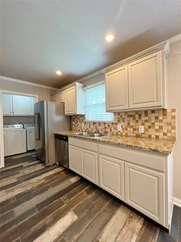 1617 Edge Hill Road, Benbrook, TX 76126