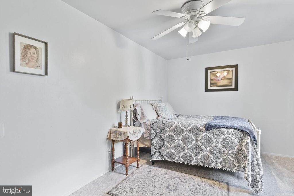 Image 8 of property listing at 19420 THOMAS FARM RD, Gaithersburg, MD 20886
