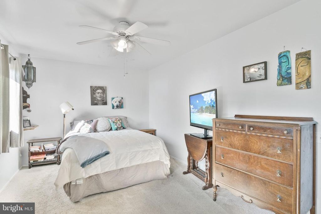 Image 11 of property listing at 19420 THOMAS FARM RD, Gaithersburg, MD 20886