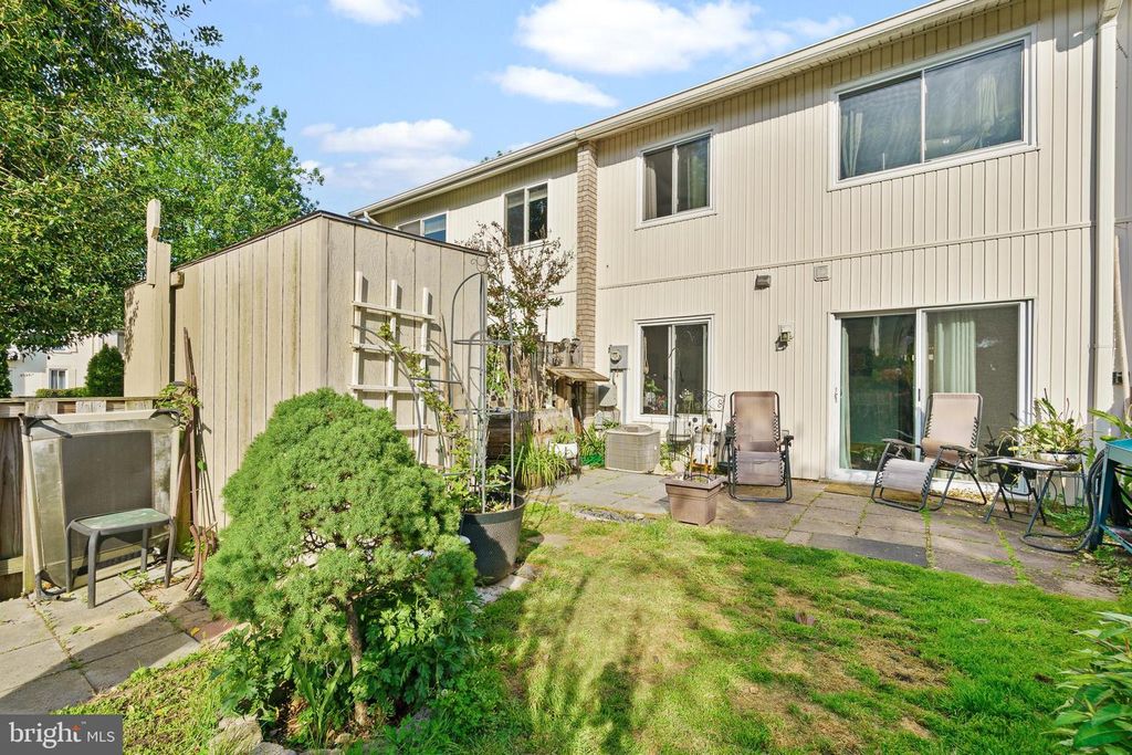 Image 15 of property listing at 19420 THOMAS FARM RD, Gaithersburg, MD 20886