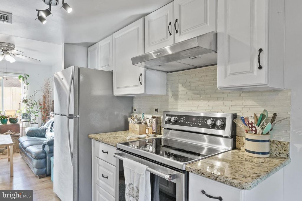 Image 3 of property listing at 19420 THOMAS FARM RD, Gaithersburg, MD 20886