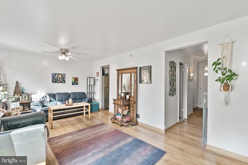 Image 5 of property listing at 19420 THOMAS FARM RD, Gaithersburg, MD 20886