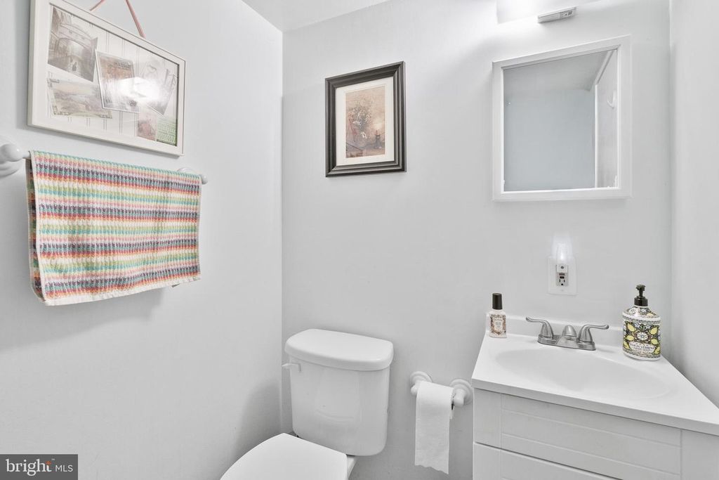 Image 7 of property listing at 19420 THOMAS FARM RD, Gaithersburg, MD 20886