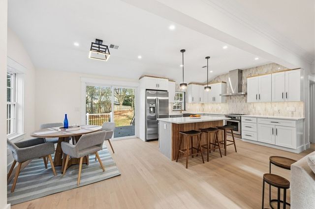 99 Grove St, Reading, MA 01867