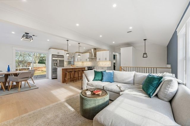 99 Grove St, Reading, MA 01867