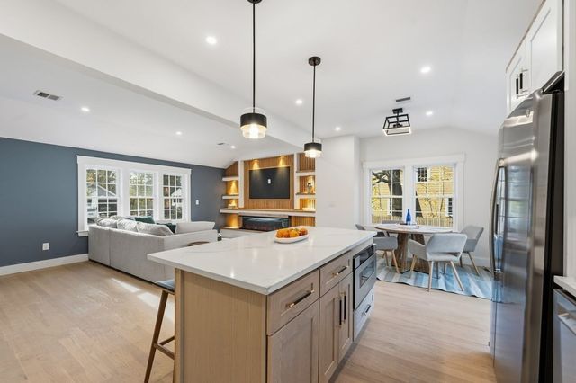 99 Grove St, Reading, MA 01867