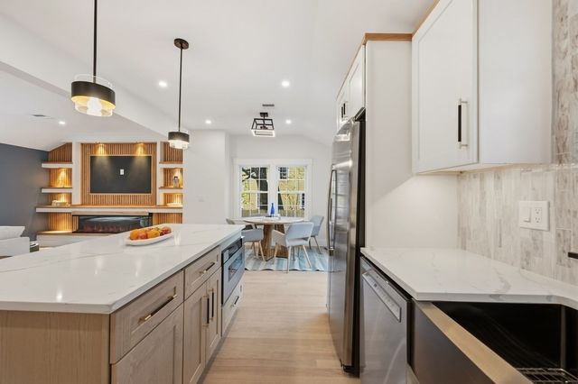 99 Grove St, Reading, MA 01867