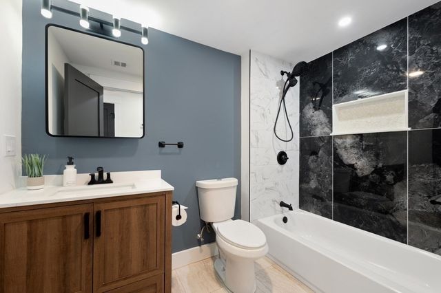 99 Grove St, Reading, MA 01867