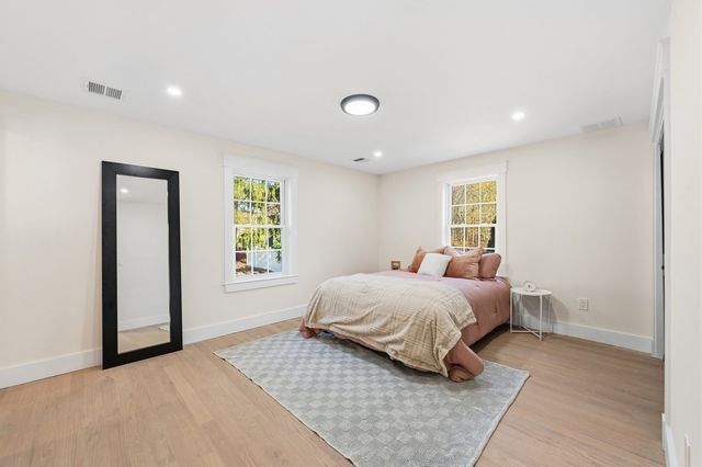 99 Grove St, Reading, MA 01867