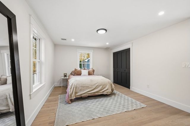 99 Grove St, Reading, MA 01867