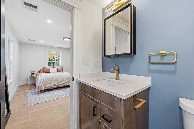 99 Grove St, Reading, MA 01867