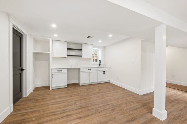 99 Grove St, Reading, MA 01867