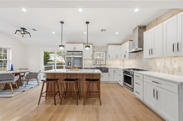 99 Grove St, Reading, MA 01867