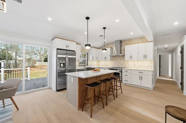 99 Grove St, Reading, MA 01867