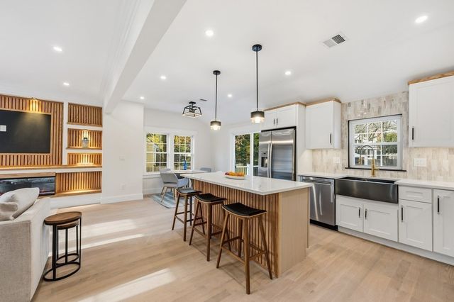 99 Grove St, Reading, MA 01867