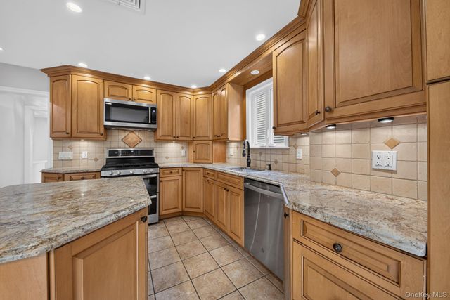 37 Harding Avenue, Valhalla, NY 10595