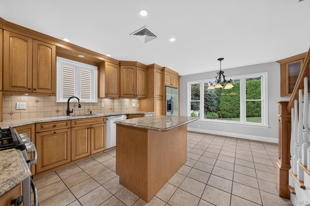 37 Harding Avenue, Valhalla, NY 10595
