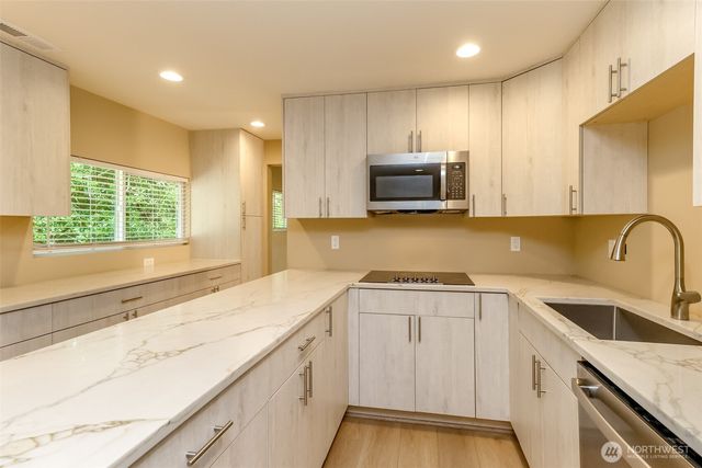11049 18th Avenue SW, Seattle, WA 98146