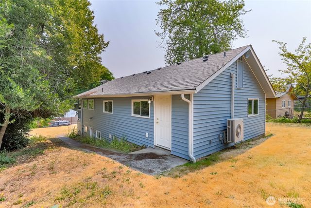 11049 18th Avenue SW, Seattle, WA 98146