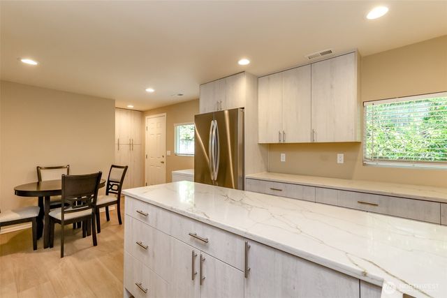 11049 18th Avenue SW, Seattle, WA 98146