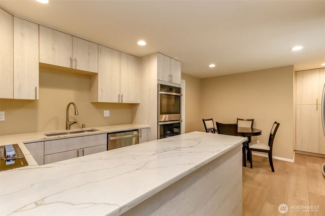 11049 18th Avenue SW, Seattle, WA 98146