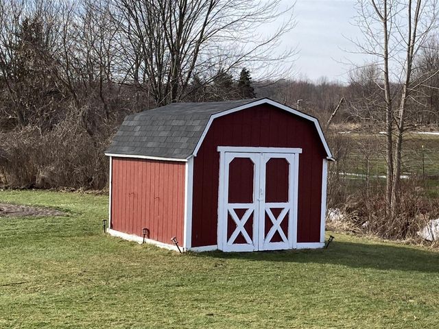 8453 Hanna Lake Avenue, Caledonia, MI 49316