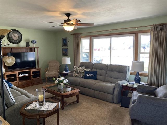 8453 Hanna Lake Avenue, Caledonia, MI 49316